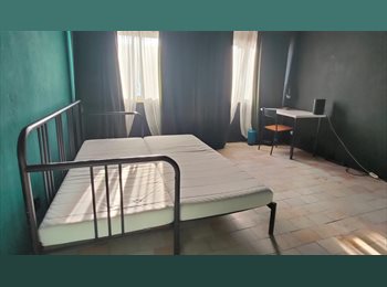 Roomgo PT - Paço de Arcos: Quarto Individual Espaçoso para Trabalhador, Lisboa - 550 € Por mês