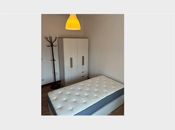 Roomgo PT - Quarto individual menina, Porto - 375 € Por mês