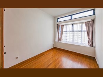Roomgo SG - Looking for 1 Female housemate near Botanic Gardens MRT, 3 Bedder Condo, Tan Kah Kee - $1,500 pm