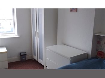 Roomgo UK - Double room  Greenford broadway, Northolt - £700 pcm