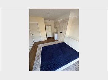 Roomgo UK - Spacious, comfortable and personable room to rent., Bellingham - £820 pcm