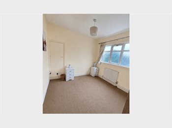 Roomgo UK - Westcliff Gem seeking someone to stay, Westcliff-on-Sea - £750 pcm