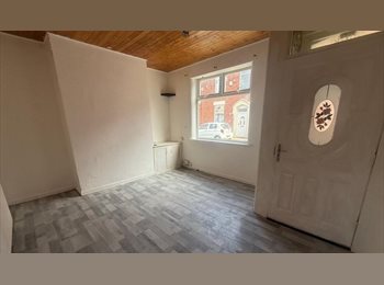 Roomgo UK - 3‑Bed Terraced House | Henderson St Preston PR1 | £850 pcm | Garden & Parking, Preston - £850 pcm