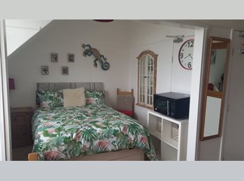 Roomgo UK - Large Double Room in Shared House, Townhill Park - £695 pcm