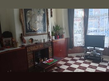 Roomgo UK - Spacious open space front downstairs room in house, Grangetown - £600 pcm