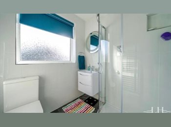Roomgo UK - Double room to rent, Romford - £670 pcm