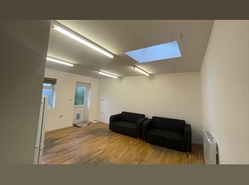 Roomgo UK - One bedroom Independent Flat, Iver - £1,200 pcm