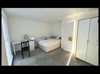Roomgo UK - Double & Single room in Chinatown Brum, Highgate - £750 pcm