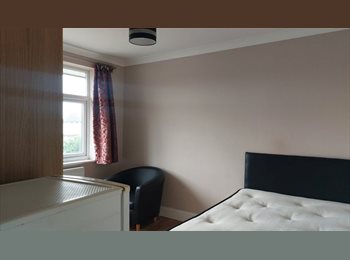 Roomgo UK - Pristine Double Room for one person only, Feltham - £600 pcm