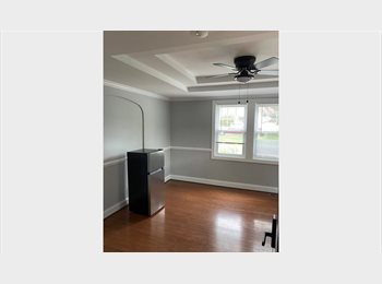 Roomgo US - $1000 Room for Rent (Shared Bath) Private Entrance, Overlea - $1,000 pm