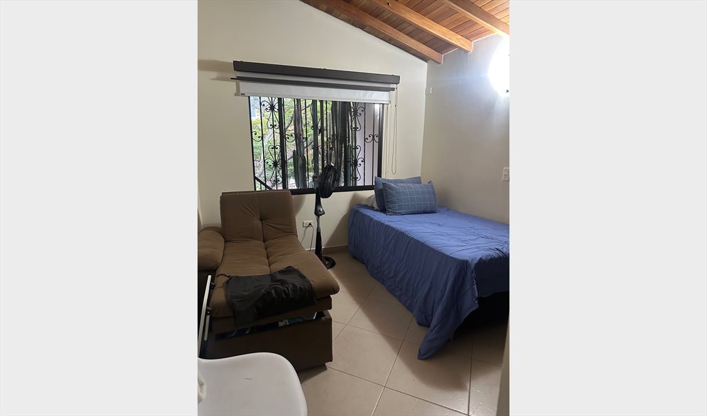Habitación en arriendo en 12 de Octubre Ii