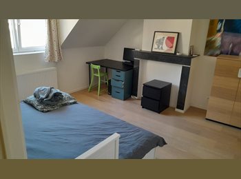 Appartager BE - Chambre à louer dans une maison d'artiste avec jardin, Auderghem-Oudergem - 850 € pm