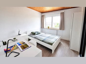 Appartager BE - 6000 Charleroi - 2 SDB - Parking, jardin, wifi, machine & séchoir, Charleroi - 390 € pm