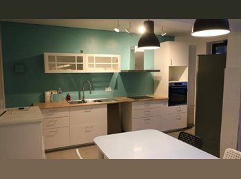Appartager BE - Chambre libre, 450€ par mois ttc, dans une colocation pour 4 personnes à Charleroi., Charleroi - 450 € pm