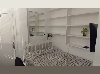 Roomgo BR - Suíte numa cobertura - Disponível em 01/10/26, Copacabana - R$ 2.300 Por mês