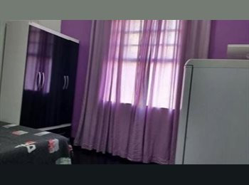 Roomgo BR - Suite individual na Av. Pacaembu, Santa Cecilia - R$ 1.350 Por mês