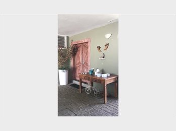 Roomgo BR - Suite individual / Metro Butantã, Butantã - R$ 1.850 Por mês