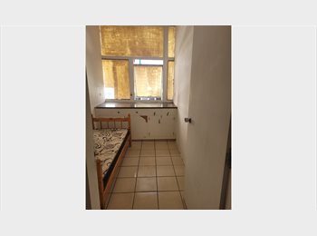 Roomgo BR - Quarto linha amarela, São Paulo SP - R$ 850 Por mês