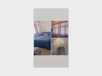 Roomgo BR - Quarto em Botafogo - R$ 2.500, Humaitá - R$ 2.500 Por mês