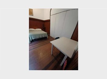Roomgo BR - Quarto de solteiro no bairro de Santa Teresa, Santa Teresa - R$ 1.200 Por mês