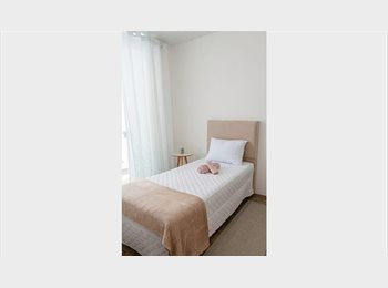 Roomgo BR - EXCLUSIVO PARA MOÇAS | QUARTOS | ESTÚDIOS COM SACADA, Curitiba - R$ 1.350 Por mês