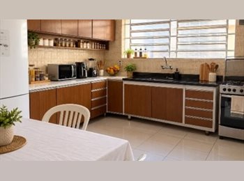 Roomgo BR - Quarto para alugar zona sul, Campo Belo - R$ 1.400 Por mês