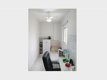 Roomgo BR - Suíte Feminina Próxima à UFBA, Salvador - R$ 1.500 Por mês