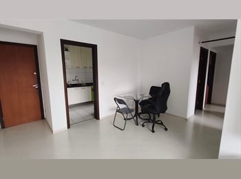 Roomgo BR - Suíte mobiliada com banheiro privativo, perto da UTFPR e UP, Curitiba - R$ 1.400 Por mês