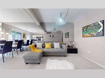 Roomgo CA - A bedroom for rent - perfect location, peaceful towntouse, Toronto - $850 pcm