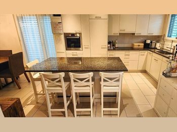 Roomgo CH - Wohngemeinschaft ab 40 am Waldrand in Binz (Maur), teilweise mit Säntisblick, Zürich - 850 CHF / Mois