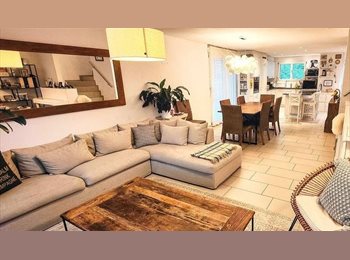 Roomgo CH - Wohngemeinschaft ab 40 am Waldrand in Binz (Maur), teilweise mit Säntisblick, Zürich - 1 350 CHF / Mois