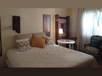 CompartoDepto CL - Pieza Grande - Edificio con gran Jardin en Metro Santa Isabel, Barrio Italia, Santiago Centro - CH$340.000 por mes