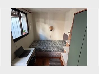 CompartoDepto CL - Pieza en las condes con baño, a 4 cuadras Metro Escuela Militar, sector residencial, Vitacura - CH$350.000 por mes