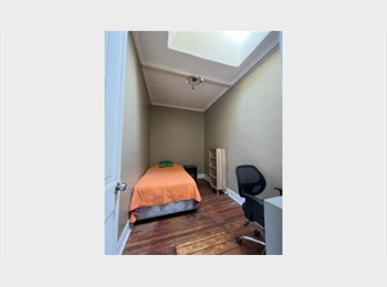 CompartoDepto CL - Habitación individual a pasos de metro Baquedano 6, Santiago Centro - CH$310.000 por mes
