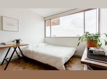 CompartoApto CO - Busco compartir Apto Torres del Parque en la Macarena, Bogotá - COP$ 1.800.000 por mes
