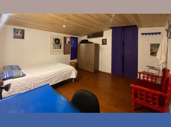 CompartoApto CO - Habitación con ventana exterior en La Candelaria - Mila's room, Bogotá - COP$ 1.300.000 por mes
