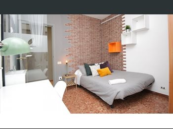 Roomgo ES - RH3-R7 ¡Habitación en el centro de Barcelona con servicio de limpieza en las zonas comunes incluido!, Eixample - 940 € por mes