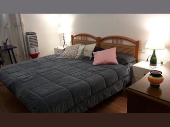 Roomgo ES - Habitación grande cama doble. Wifi rápido, Eixample - 690 € por mes