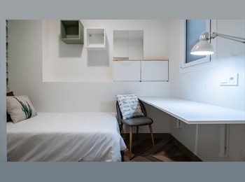 Roomgo ES - Beautiful Bedroom in the heart of Eixample! (RH10A-R2), Eixample - 740 € por mes