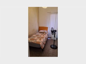 Roomgo ES - Habitación individual en Zona Franca – 450 €/mes con gastos incluidos, Sants-Montjuïc - 450 € por mes