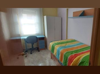 Roomgo ES - Habitación zona La Pau, Sant Andreu - 490 € por mes