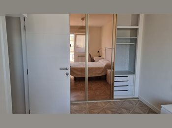 Roomgo ES - Habitación en piso compartido para mujer cerca de zona hospitalaria. Villabesa 18, Pamplona - 450 € por mes