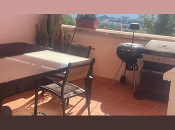 Roomgo ES - Se alquila planta de una casa con baño propio, Benalmádena - 799 € por mes