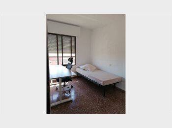 Roomgo ES - Alquilo habitación en piso compartido de estudiantes. Calle Bélgica 33. Preferiblemente estudiantes , Valencia - 320 € por mes