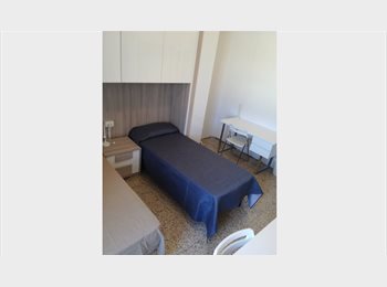 Roomgo IT - LUMINOSO E PANORAMICO, Verona - 320 € al mese
