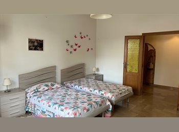 Roomgo IT - Grande stanza singola, Siena - 470 € al mese