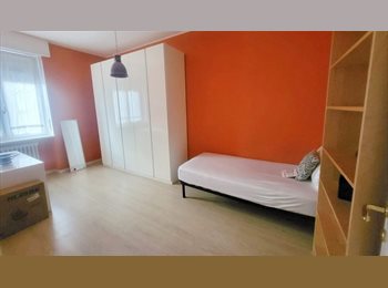 Roomgo IT - Stanza uso singolo in appartamento solo Donne dal 10/9/26. Possibilità affitto POSTO AUTO, Verona - 400 € al mese