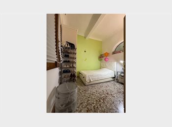 Roomgo IT - Camera singola in Santa Croce – 383€ – Solo ragazze, Firenze - 383 € al mese