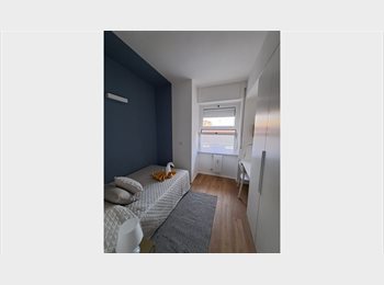 Roomgo IT - Affito camera nuova e arredata, Centrale - Loreto - 650 € al mese