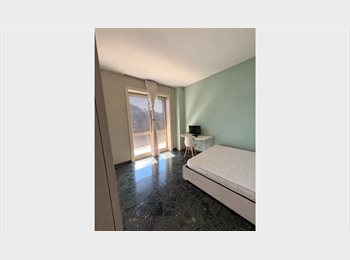 Roomgo IT - Affitta camera in zona centralissima, Centrale - Loreto - 850 € al mese